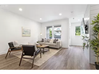 Photo #3: 23298333 Listing