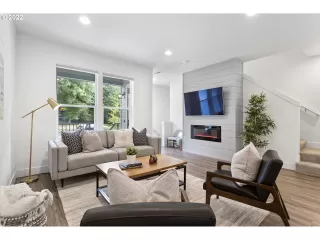 Photo #4: 23298333 Listing