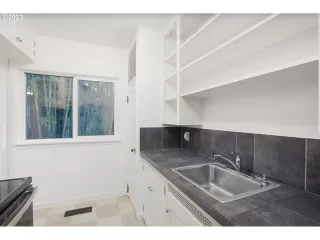 Photo #4: 23298667 Listing