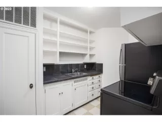 Photo #5: 23298667 Listing