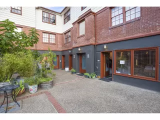 Photo #6: 23298667 Listing