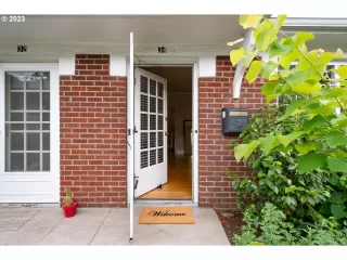 Photo #2: 23298715 Listing