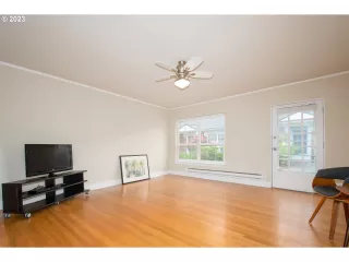 Photo #3: 23298715 Listing