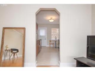Photo #6: 23298715 Listing