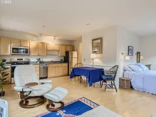 Photo #6: 23299108 Listing 