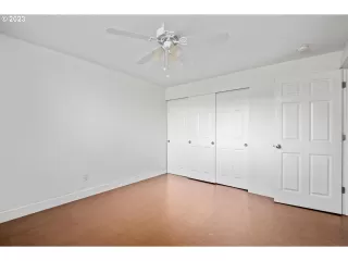 Photo #4: 23299151 Listing