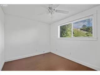 Photo #5: 23299151 Listing
