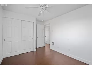 Photo #6: 23299151 Listing