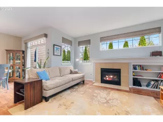 Photo #4: 23300113 Listing