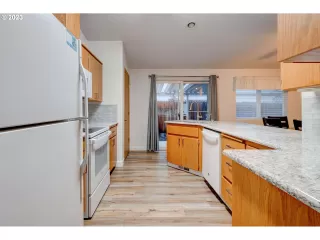 Photo #4: 23300196 Listing