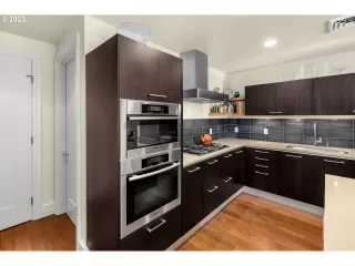 Photo #5: 23300331 Listing