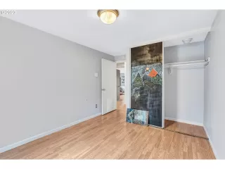 Photo #4: 23301010 Listing