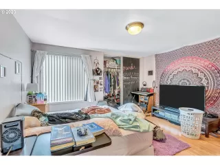 Photo #5: 23301010 Listing