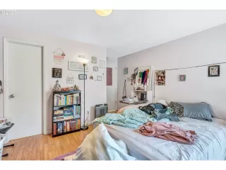 Photo #6: 23301010 Listing