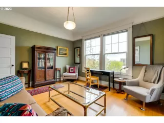 Photo #4: 23301151 Listing