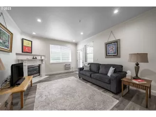 Photo #3: 23301753 Listing