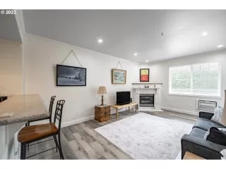 Photo #5: 23301753 Listing