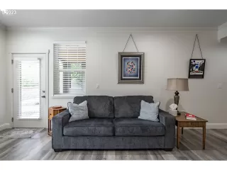 Photo #6: 23301753 Listing