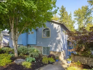 Click for more information on MLS # 23303169 : 3611 SW VESTA ST More Details about MLS # 23303169 : 3611 SW VESTA ST