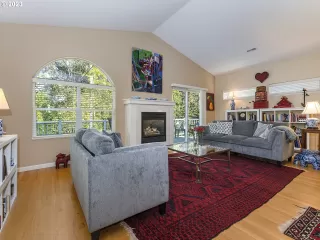 Photo #2: 23303169 Listing