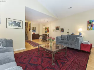 Photo #4: 23303169 Listing