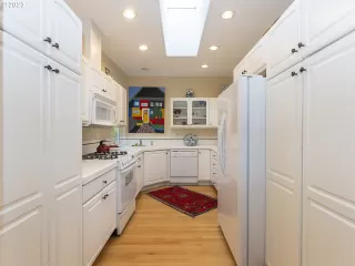 Photo #6: 23303169 Listing