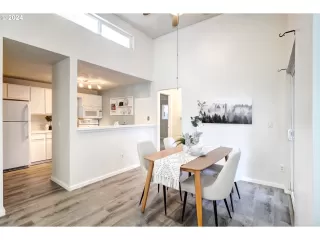 Photo #6: 23303231 Listing