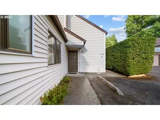 Photo #2: 23303258 Listing