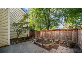 Photo #6: 23303258 Listing