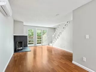 Photo #2: 23304218 Listing