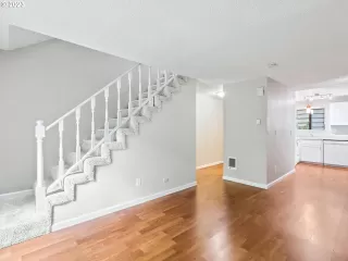 Photo #4: 23304218 Listing