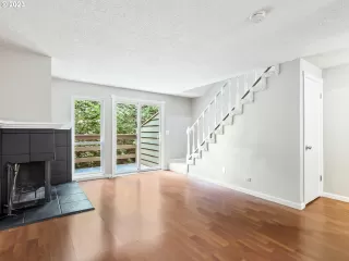 Photo #5: 23304218 Listing