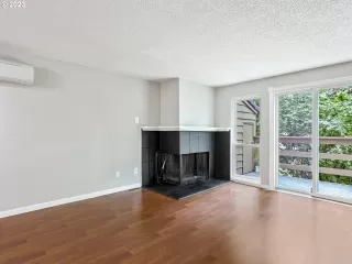 Photo #6: 23304218 Listing