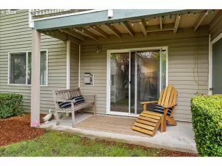 Photo #4: 23304358 Listing