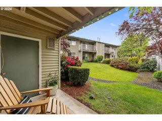 Photo #5: 23304358 Listing