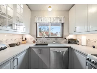 Photo #4: 23304594 Listing 