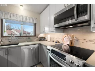 Photo #5: 23304594 Listing 