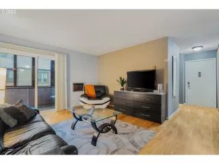 Photo #2: 23304923 Listing