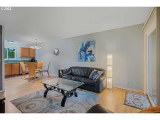 Photo #6: 23304923 Listing