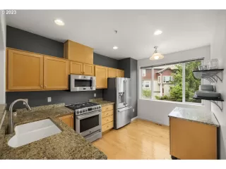 Photo #5: 23305107 Listing 