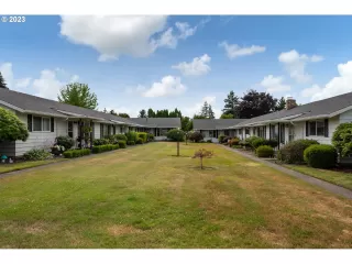 Photo #2: 23308578 Listing