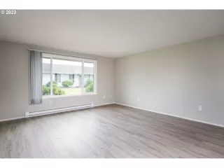 Photo #4: 23308578 Listing