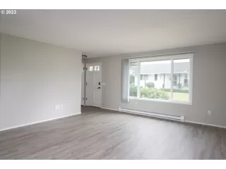 Photo #5: 23308578 Listing