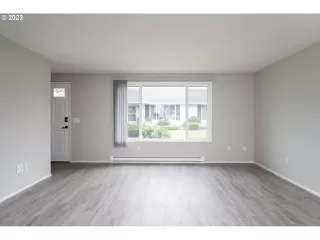 Photo #6: 23308578 Listing