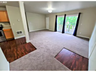 Photo #2: 23310399 Listing 