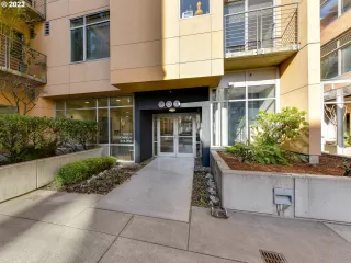 Photo #3: 23310955 Listing