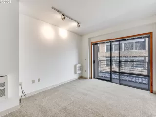 Photo #4: 23310955 Listing