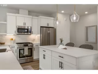 Photo #5: 23314347 Listing 