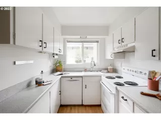 Photo #6: 23314950 Listing 