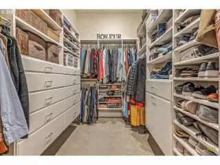Photo #4: 23315476 Listing